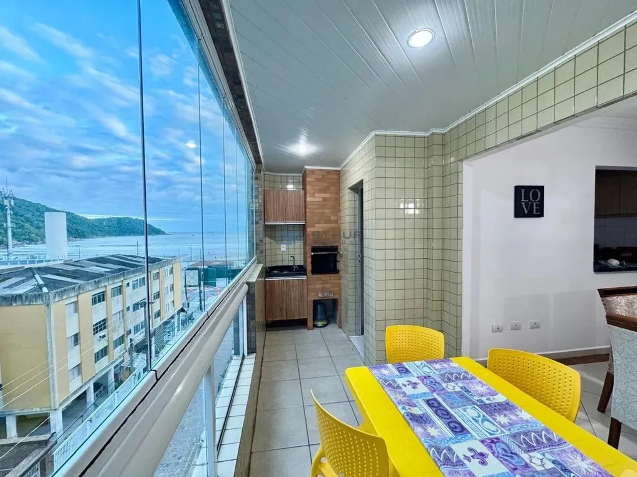 Apartamento à venda em Praia Grande no Canto do Forte com 02 quartos e 02 suítes