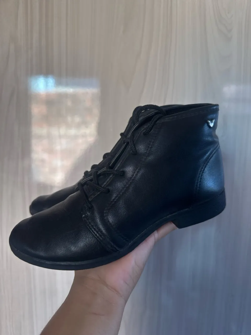 Botas de Couro Preto - Conforto e Estilo