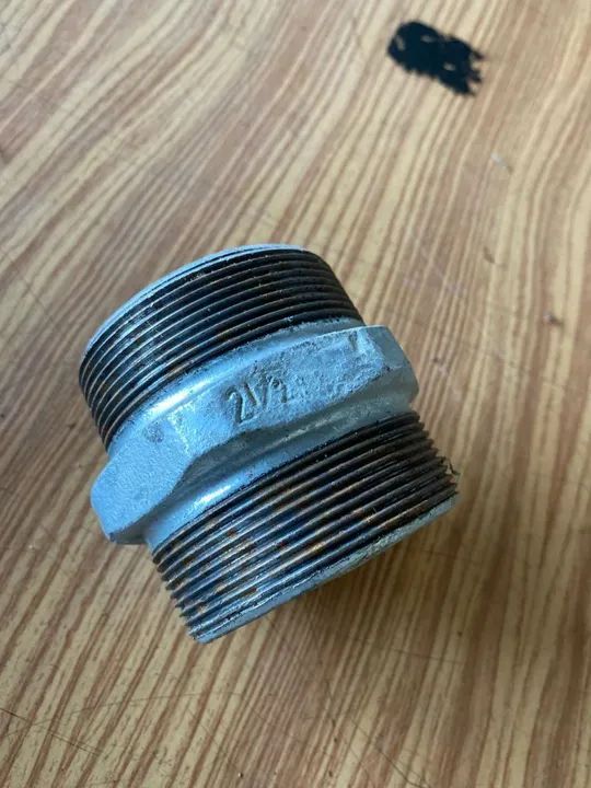 Niple galvanizado 2.1/2(valor a negociar)