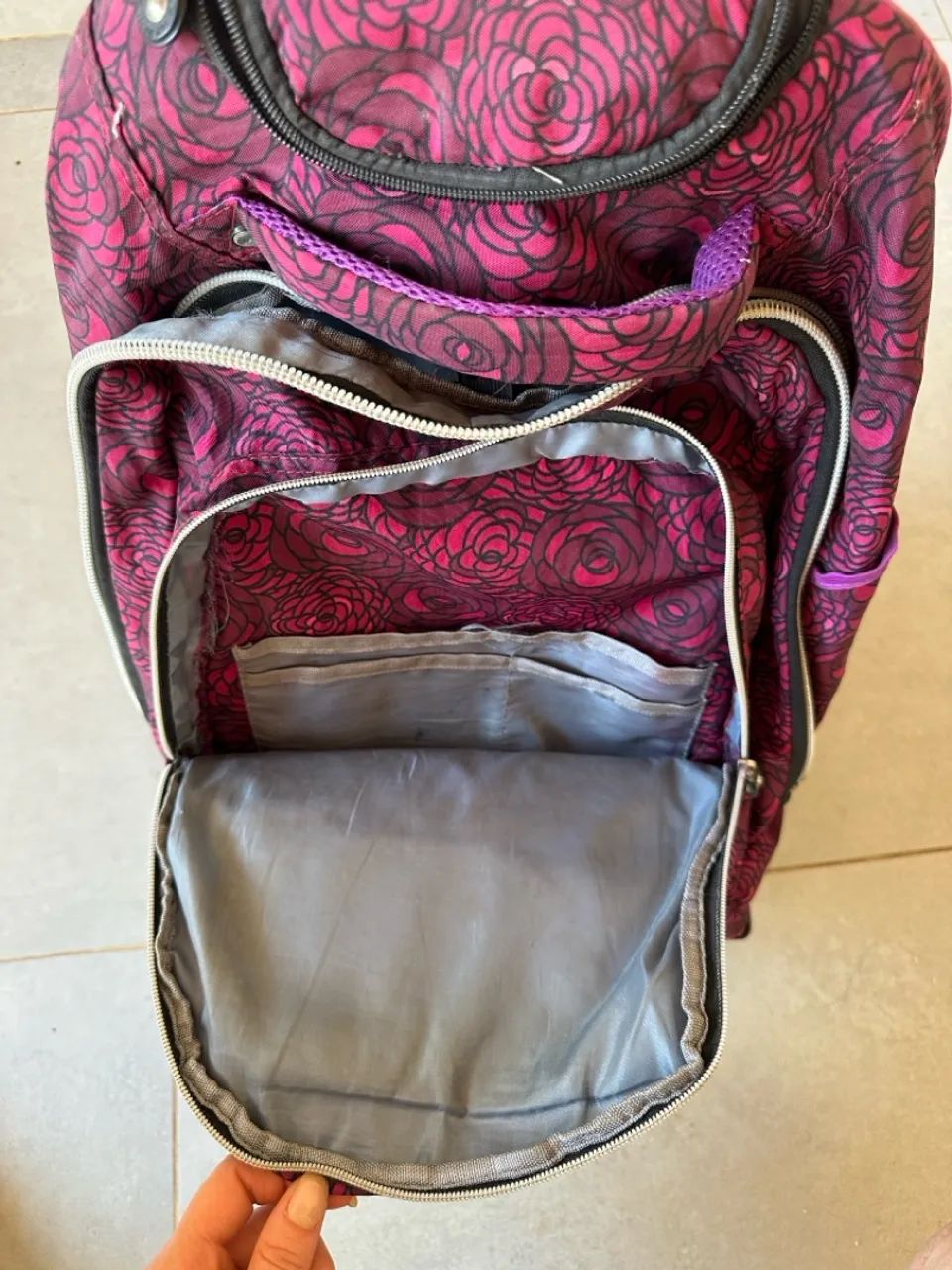Mochila de rodinhas floral  - Foto 4