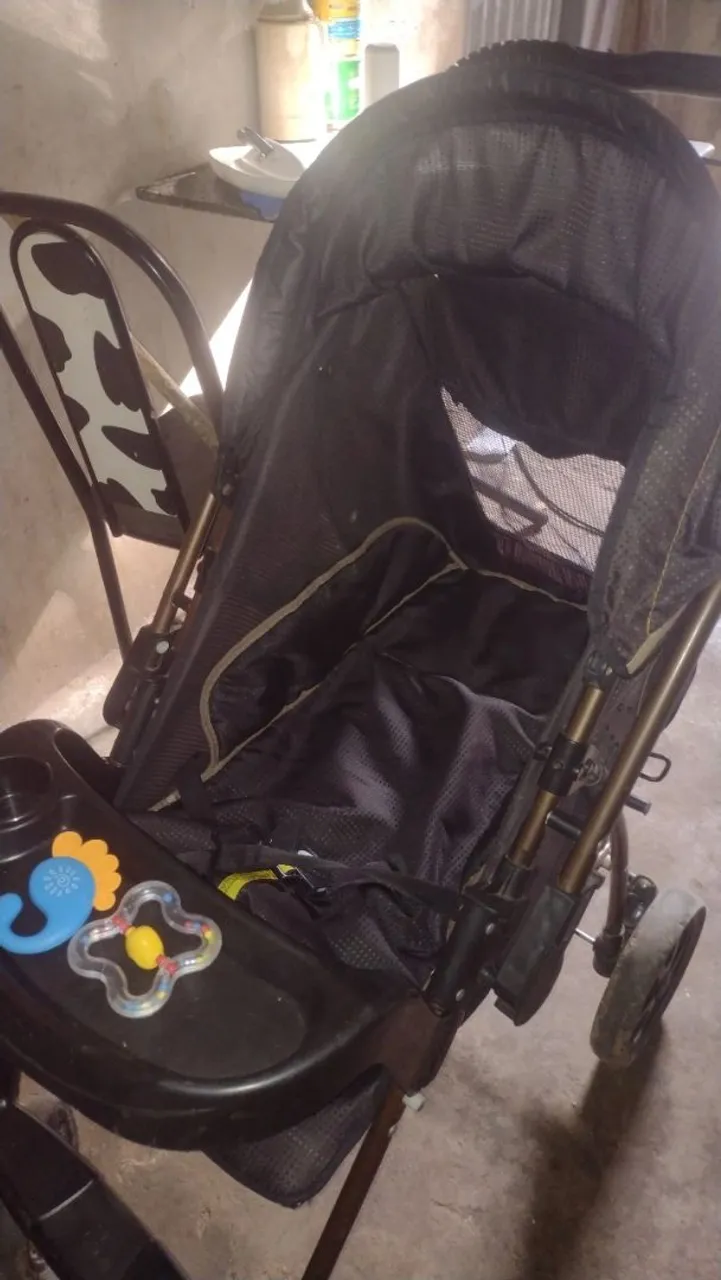 Carrinho de Bebê Compacto e Confortável