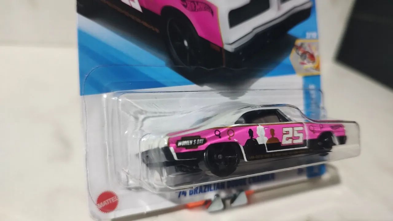 Hot Wheels '74 Brazilian Dodge Charger - Women's Day - Foto 3