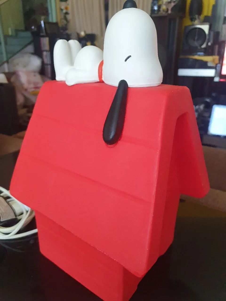Luminária Abajur De Mesa Casinha Snoopy Vermelha Decorfun Bivolt