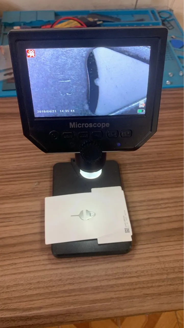 Microscópio Digital com Tela LCD - Perfeito para Detalhes