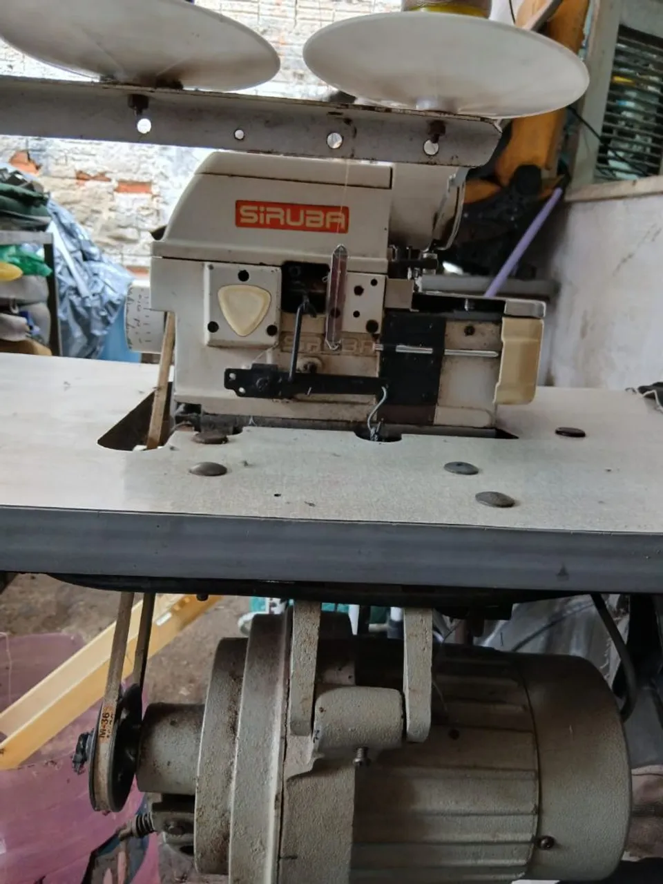 Máquina de Costura Industrial Siruba