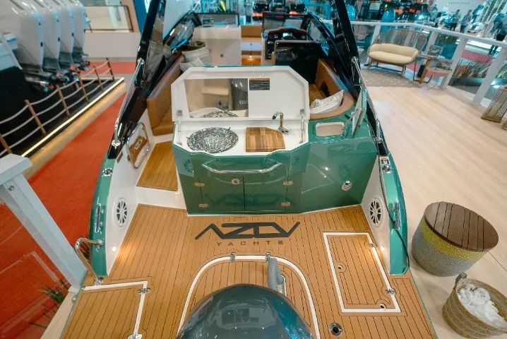 Lancha Azov Z260 Open P\ 14 Passageiros + Banheiro + Espaço Gourmet - Foto 7