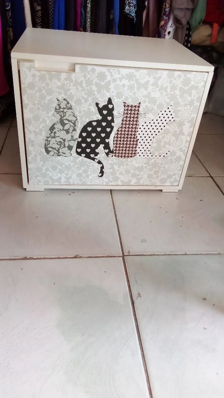 Vendo uma caixa para gato
