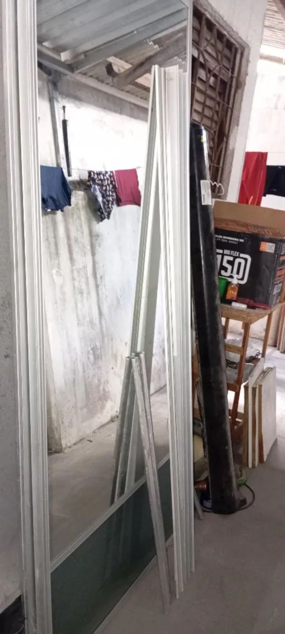 Porta em alumínio com espelho grande para guarda-roupa - Foto 3