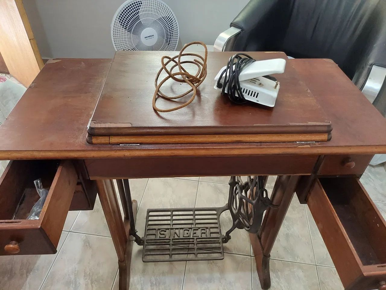 Máquina de Costura Singer Antiga - Foto 4