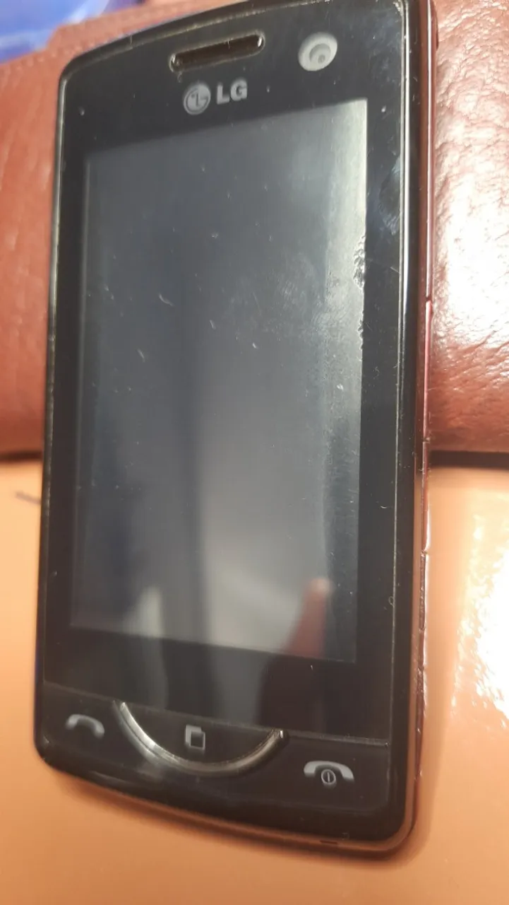 Celular LG Scarlet KB775f com TV