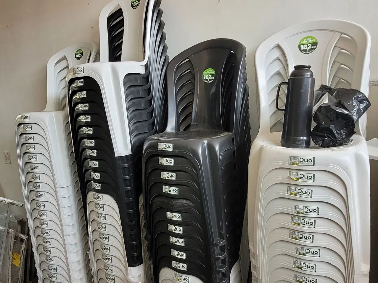 CADEIRA SEM BRACO E COM BRAÇO 