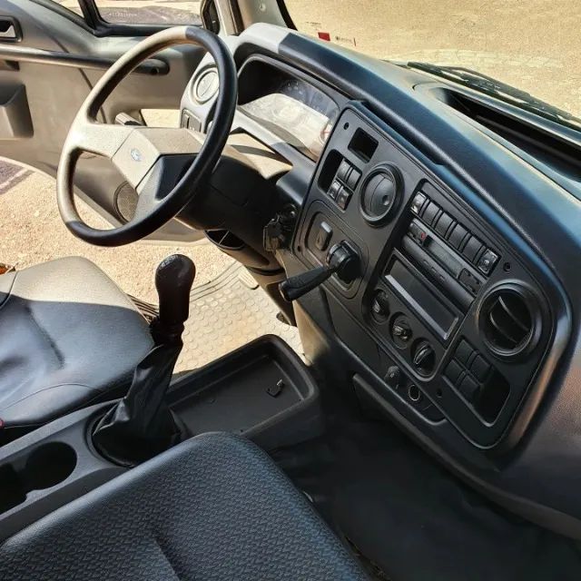 Ford Cargo 1319 Caçamba 2013 (repasse) - Foto 6