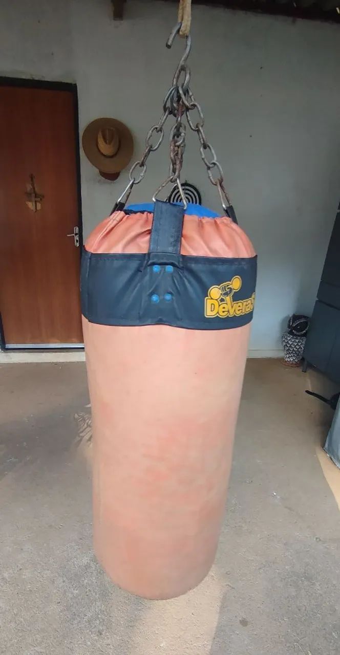 Saco de pancadas (box) e halteres de ferro - Foto 5