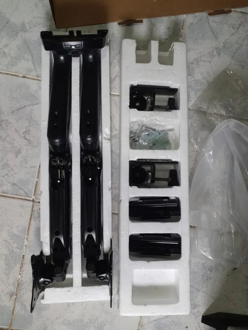 Suporte para monitores duplo usado ELG F160N em excelente estado.   - Foto 5