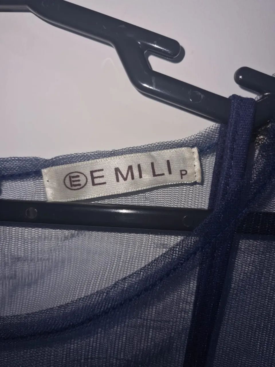 blusa azul escuro tam. p em tule - Foto 3