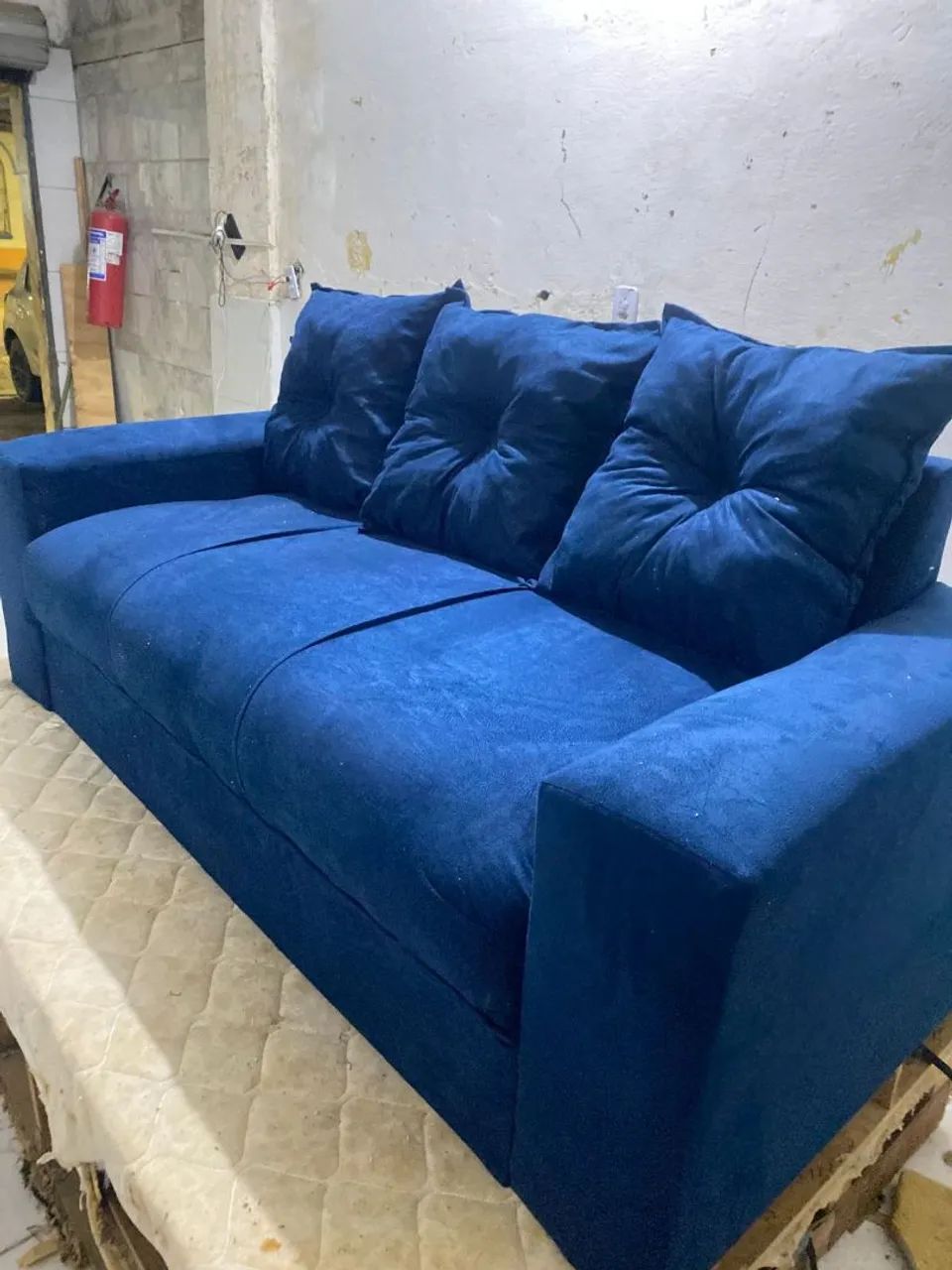 Sofa 3 lugares c/ 2 metros almofadado da fábrica  - Foto 2