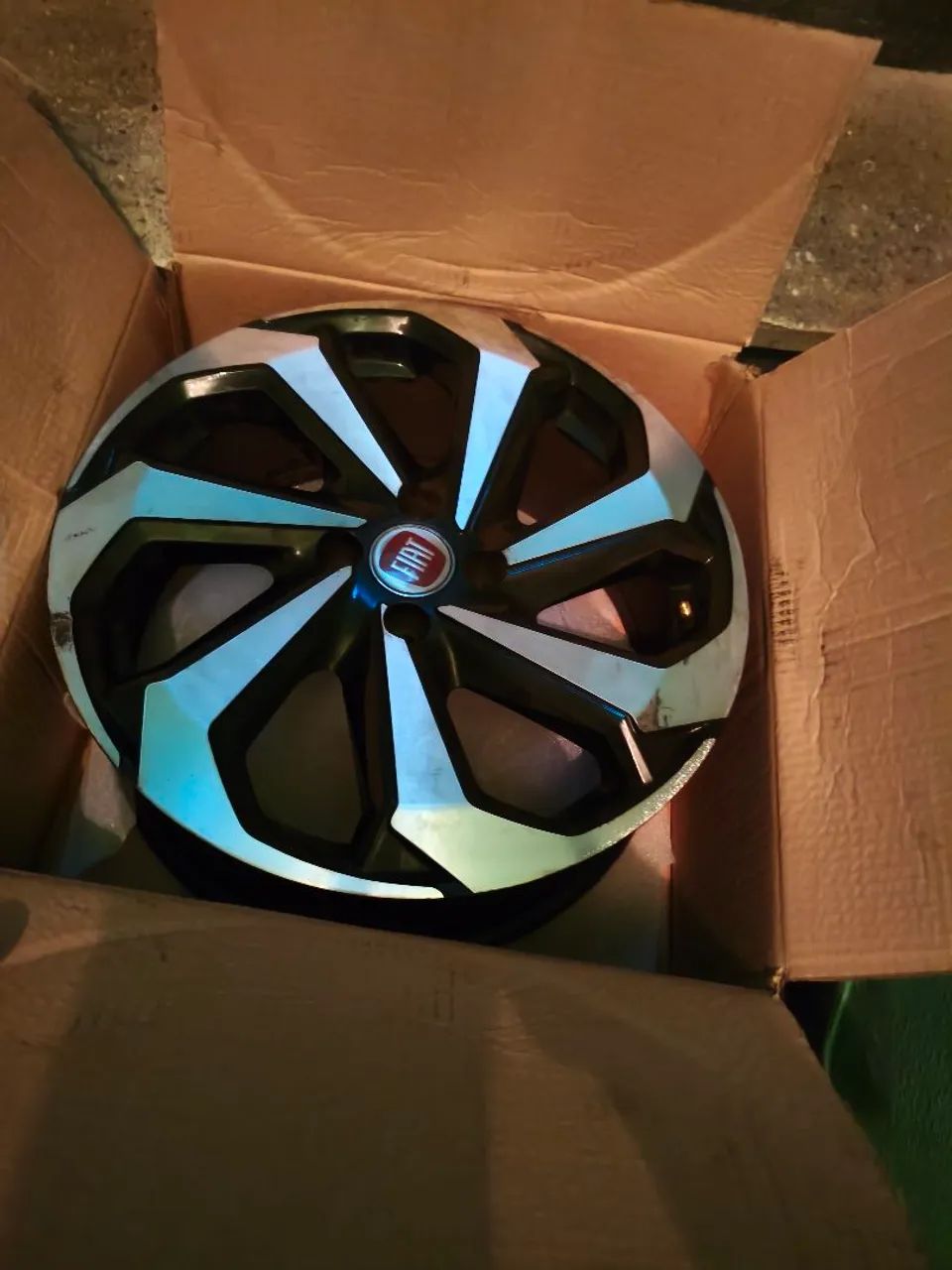Rodas aro 17 com detalhes furação 4