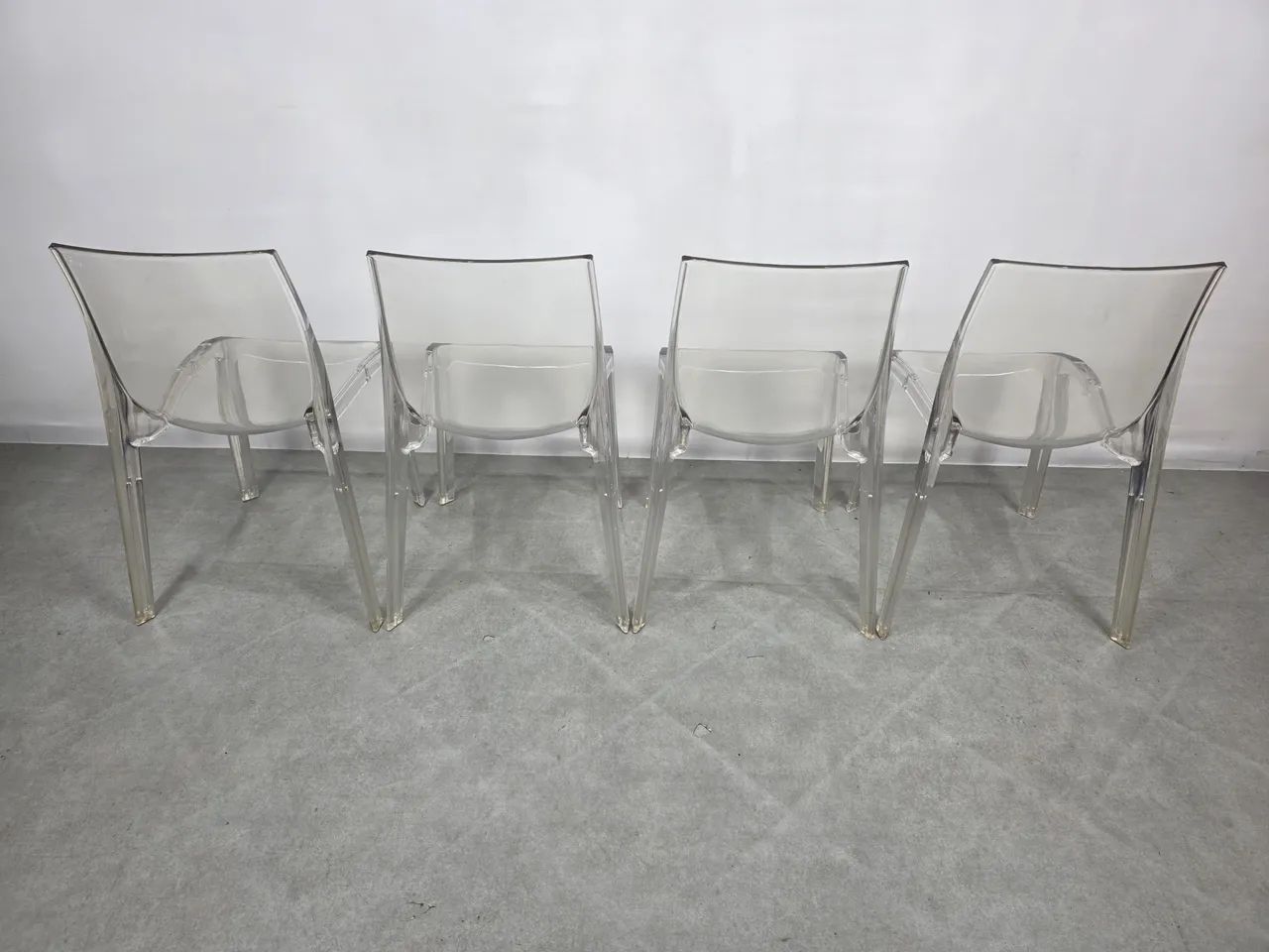 Conjunto de 4 cadeiras em acrílico  - Foto 2