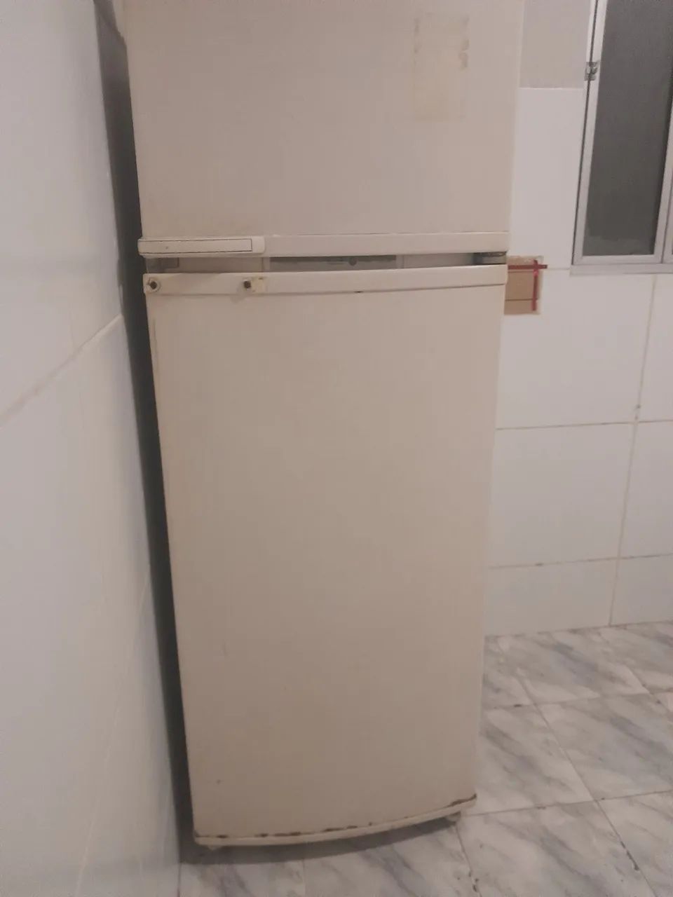 Geladeira  boa e barata  - Foto 4