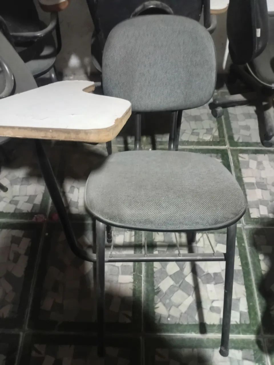 Cadeiras escolares 18 - Foto 2