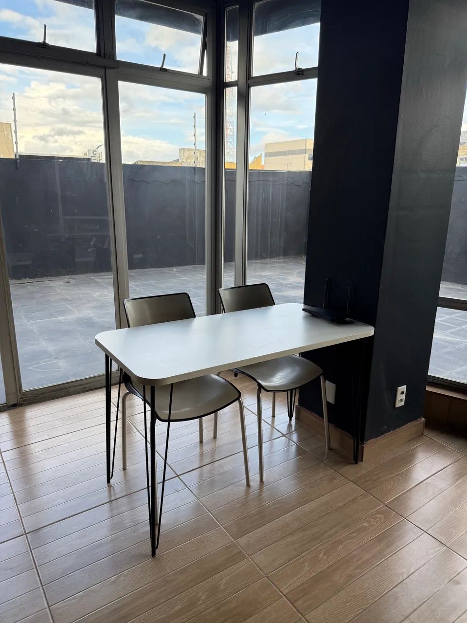 ALUGO SALA COM VARANDA AMPLA E MOBILIADA NA AV. GETÚLIO VARGAS - Foto 4