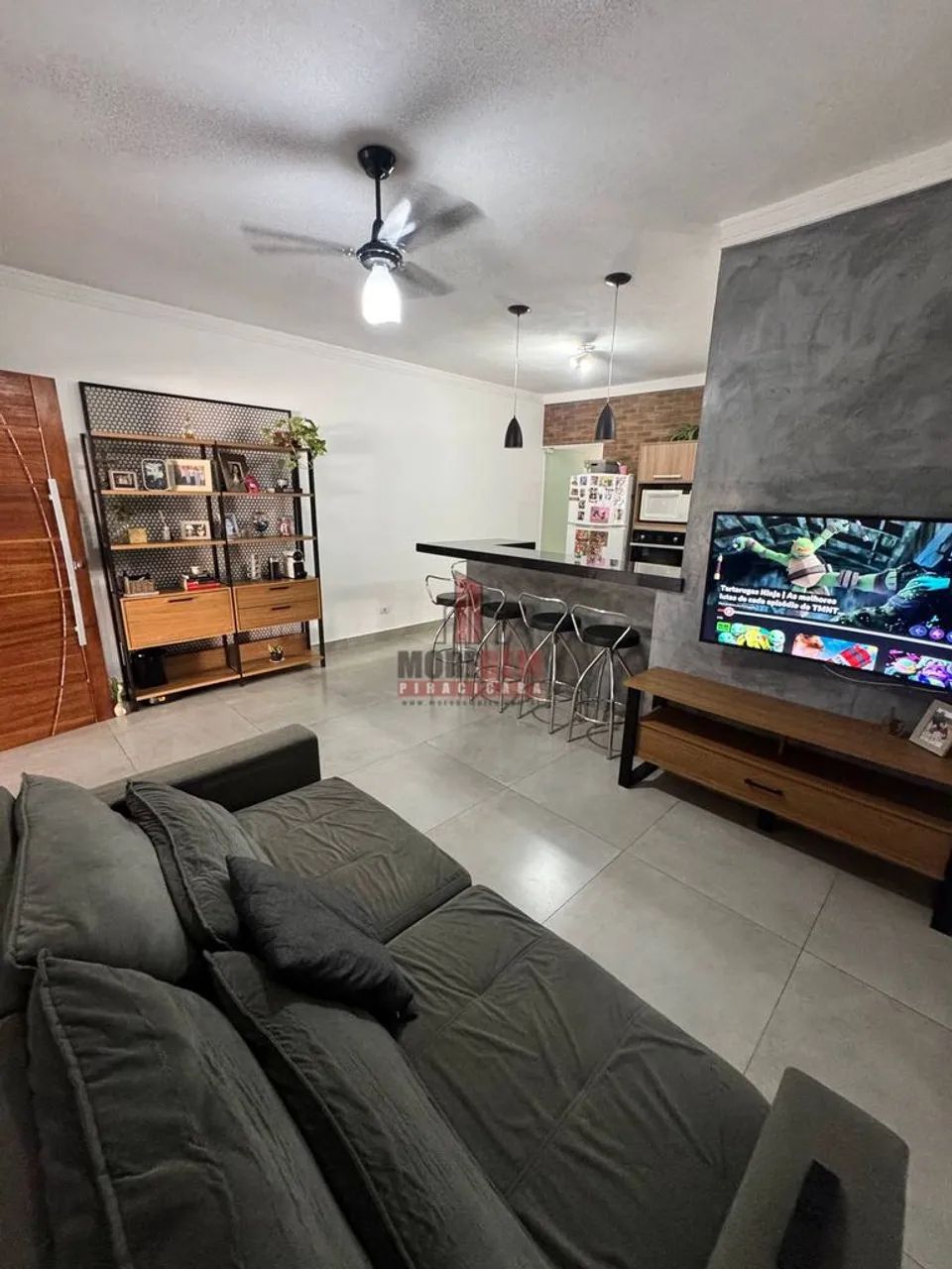 Casa com 2 dorms, suite e área gourmet. Ótimo acabamento.