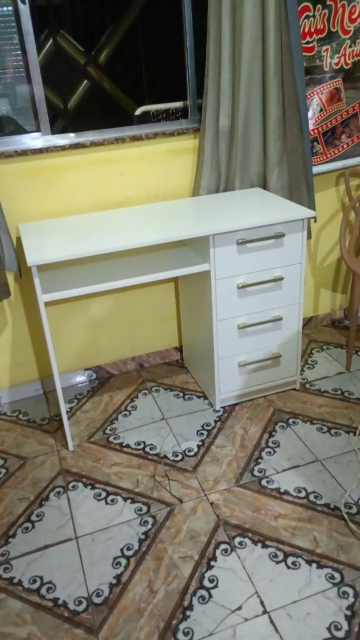 Mesa de 1 metro com 4 gavetas - Foto 3