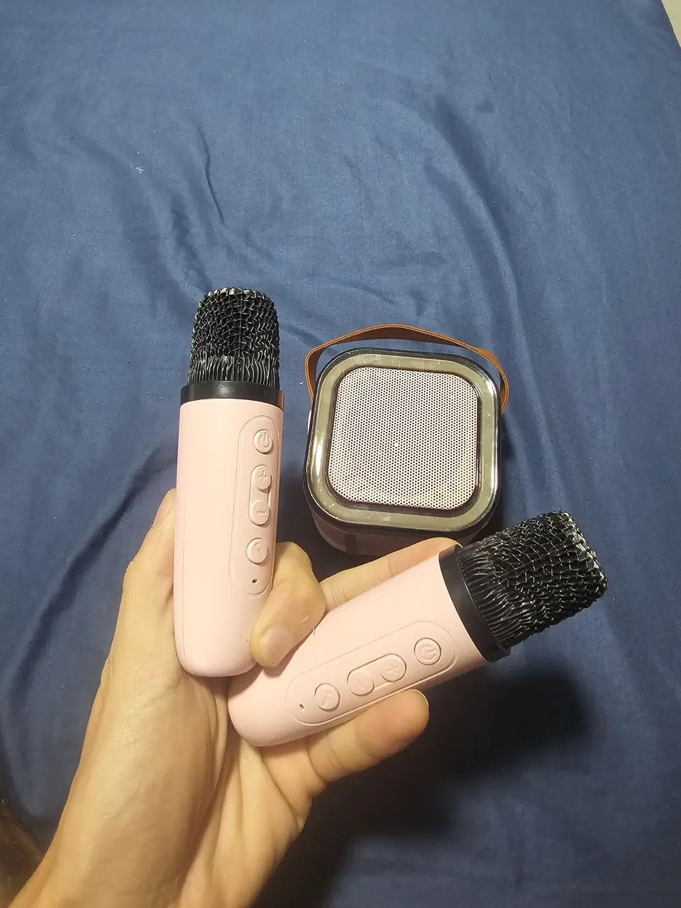 Mini Caixa de Som Karaokê K12 Bluetooth + 2 Microfones Sem Fio (Rosa)