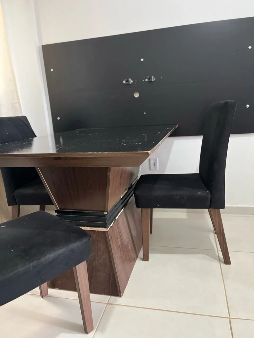 Mesa com 4 cadeiras + painel (50 polegadas) - Foto 3