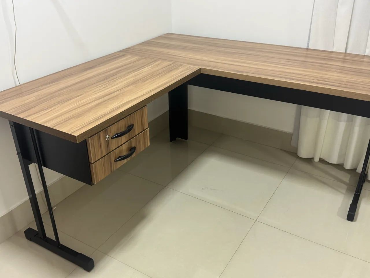 Vendo mesa de escritório semi nova - Foto 2