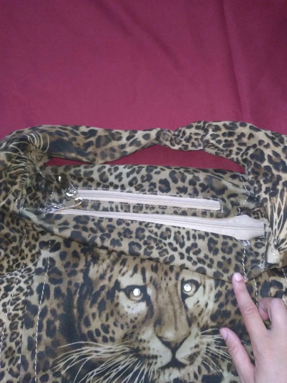Bolsa Camursada Estampa de onça  - Foto 3