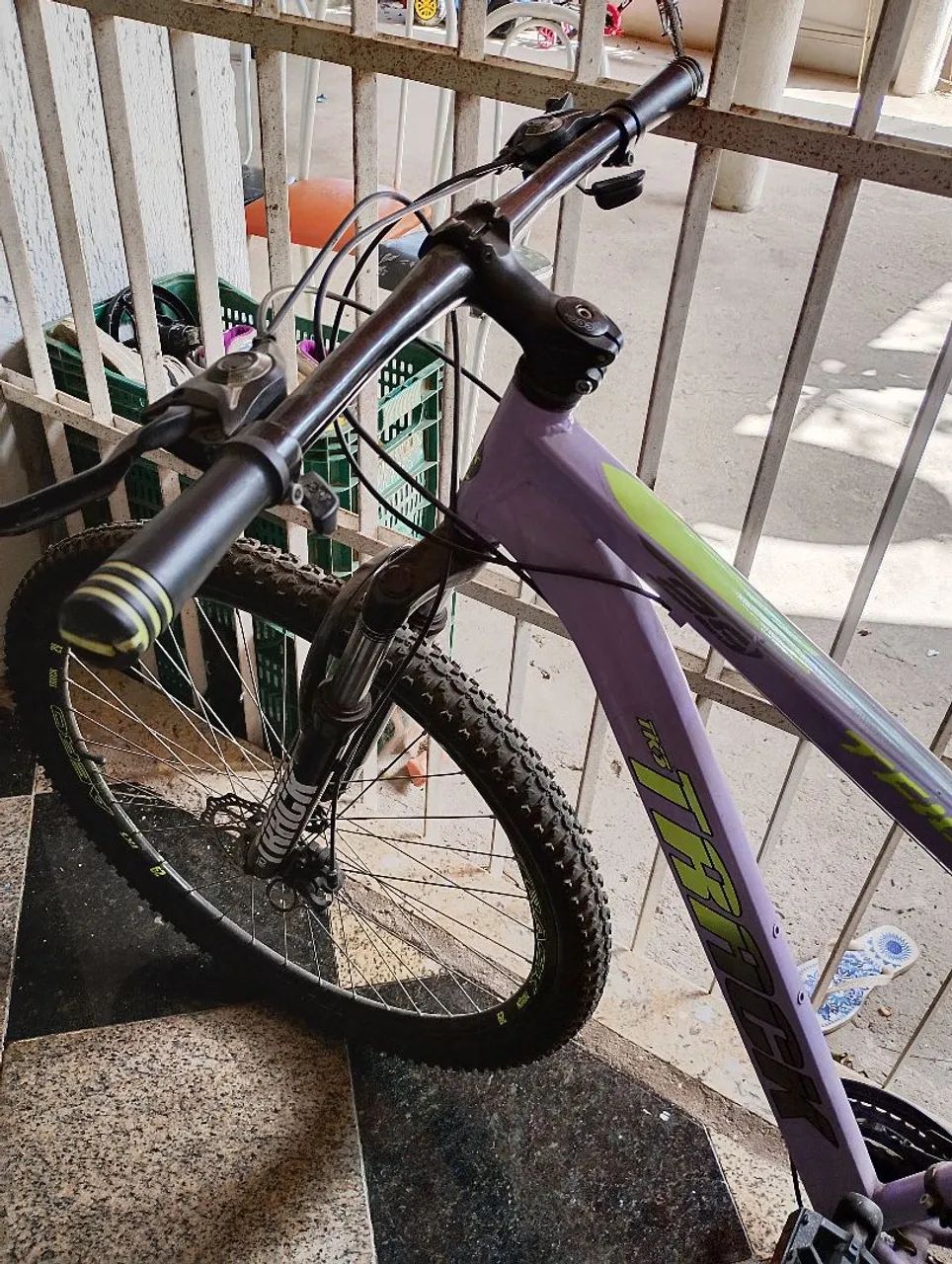 Vendo bicicleta semi nova aro 29