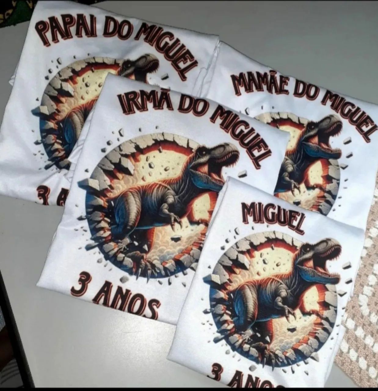 Kit de blusa personalizada dinossauro 