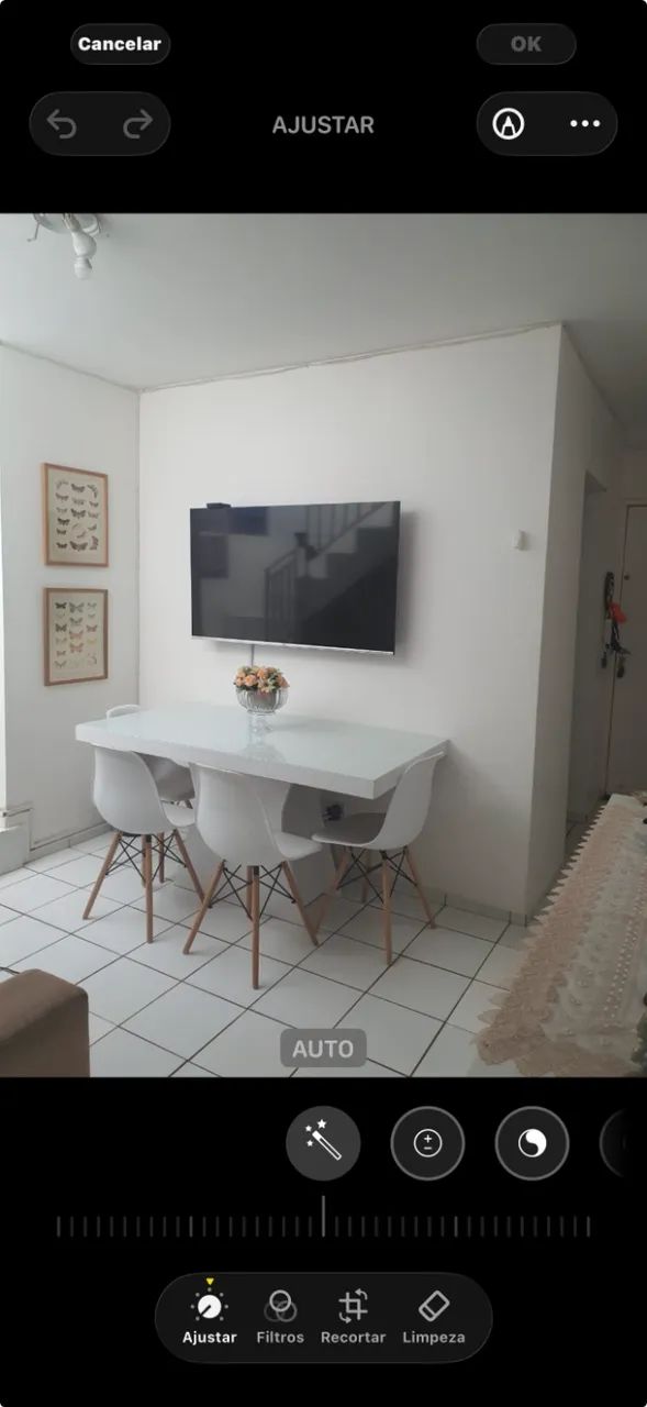 Mesa de Jantar Branca Laca com Tampo de Vidro + 6 Cadeiras Eames