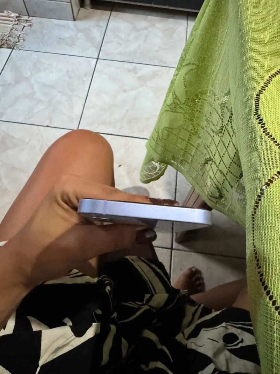 Celular iPhone 12, na cor lilás com 64 gigas de memória e bateria em 75%  - Foto 3