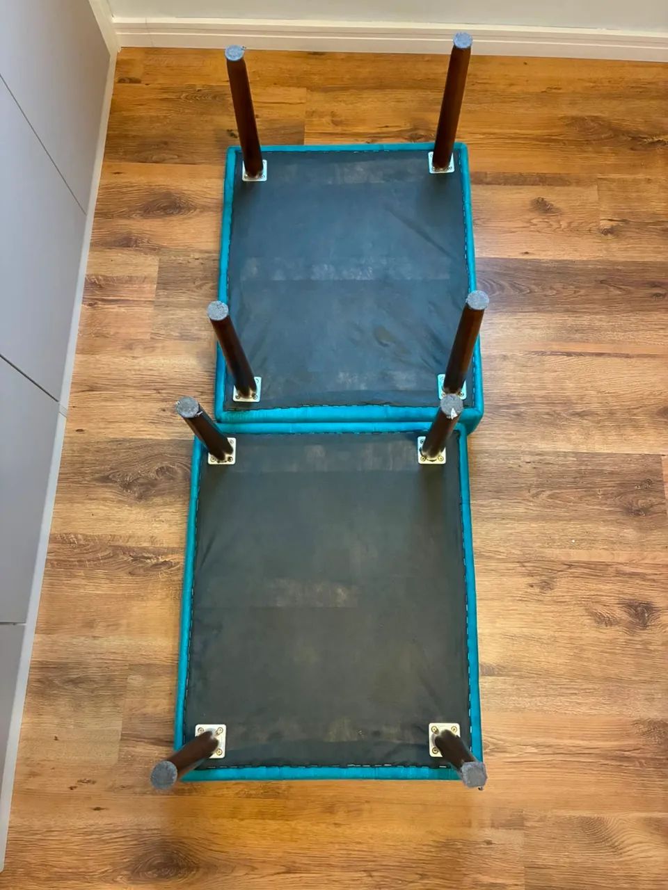 Par de Puffs / Poltronas Sem Encosto Azul Turquesa - Pés Palito - Foto 5