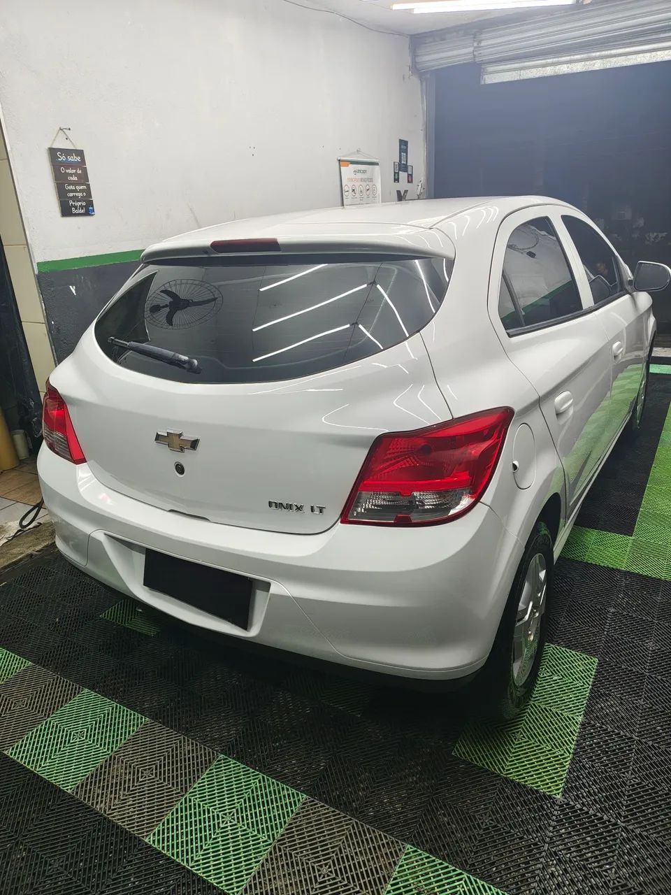 Chevrolet Onix Hatch LT 1.0 8V Flexpower 5P Mec. 2014 - Foto 3