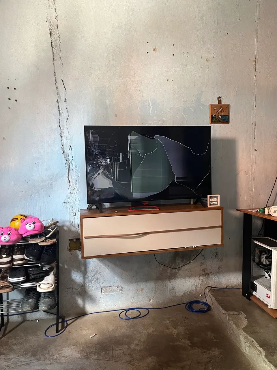 Televisão LG 43 polegadas, dá pra tirar peça, ou até mesmo arrumar 