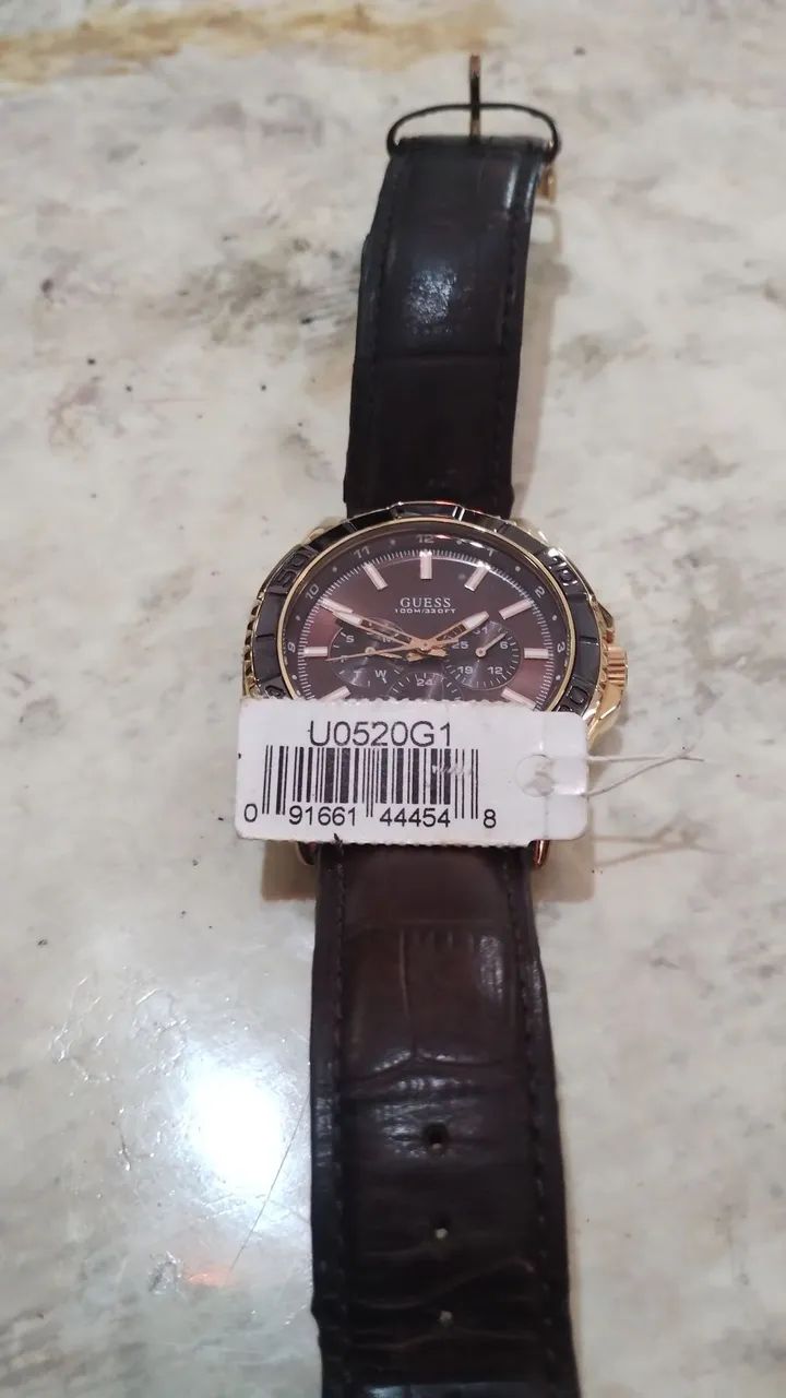 Relógio Guess masculino com caixa