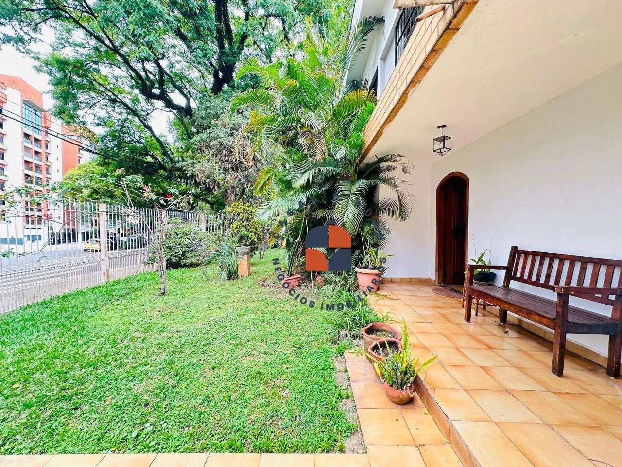Casa à venda com 3 dormitórios e quintal amplo!