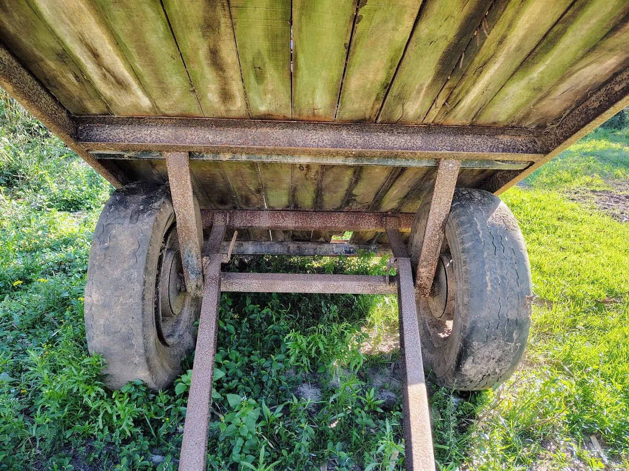 Vendo reboque basculante de um eixo para trator  - Foto 6