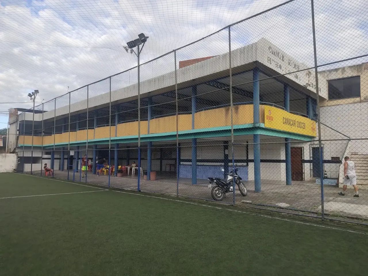 Campo sintetico e salão de festas - Camaçari - BA