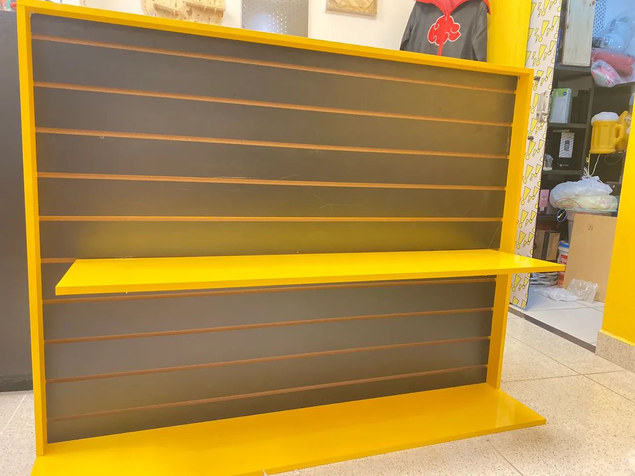 Balcão expositor para loja em MDF