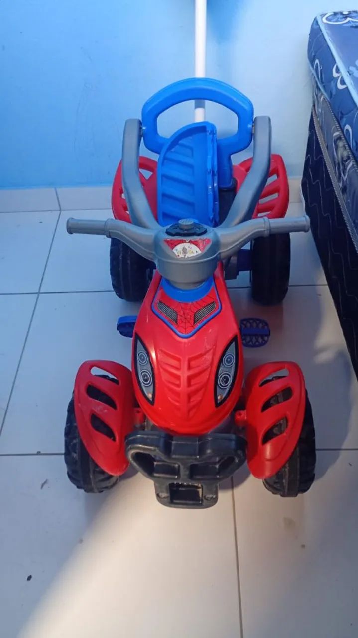 Carrinho pra bebê do homem aranha