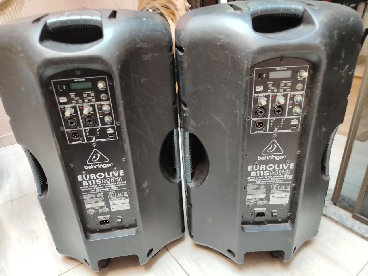 Caixa de Som Ativa Behringer Eurolive B115MP3 - Foto 5