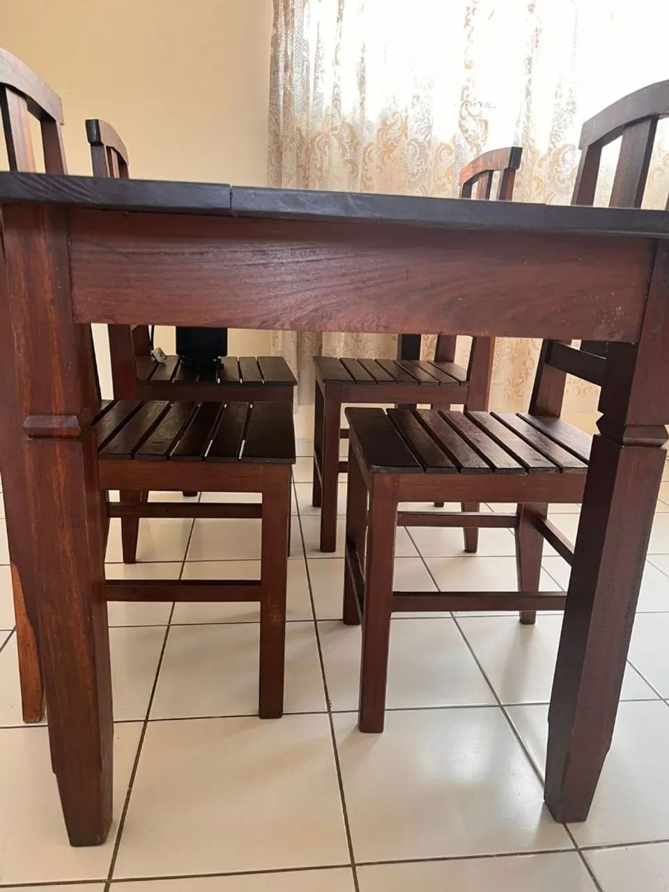 Mesa de Madeira Maciça/6 cadeiras  - Foto 2