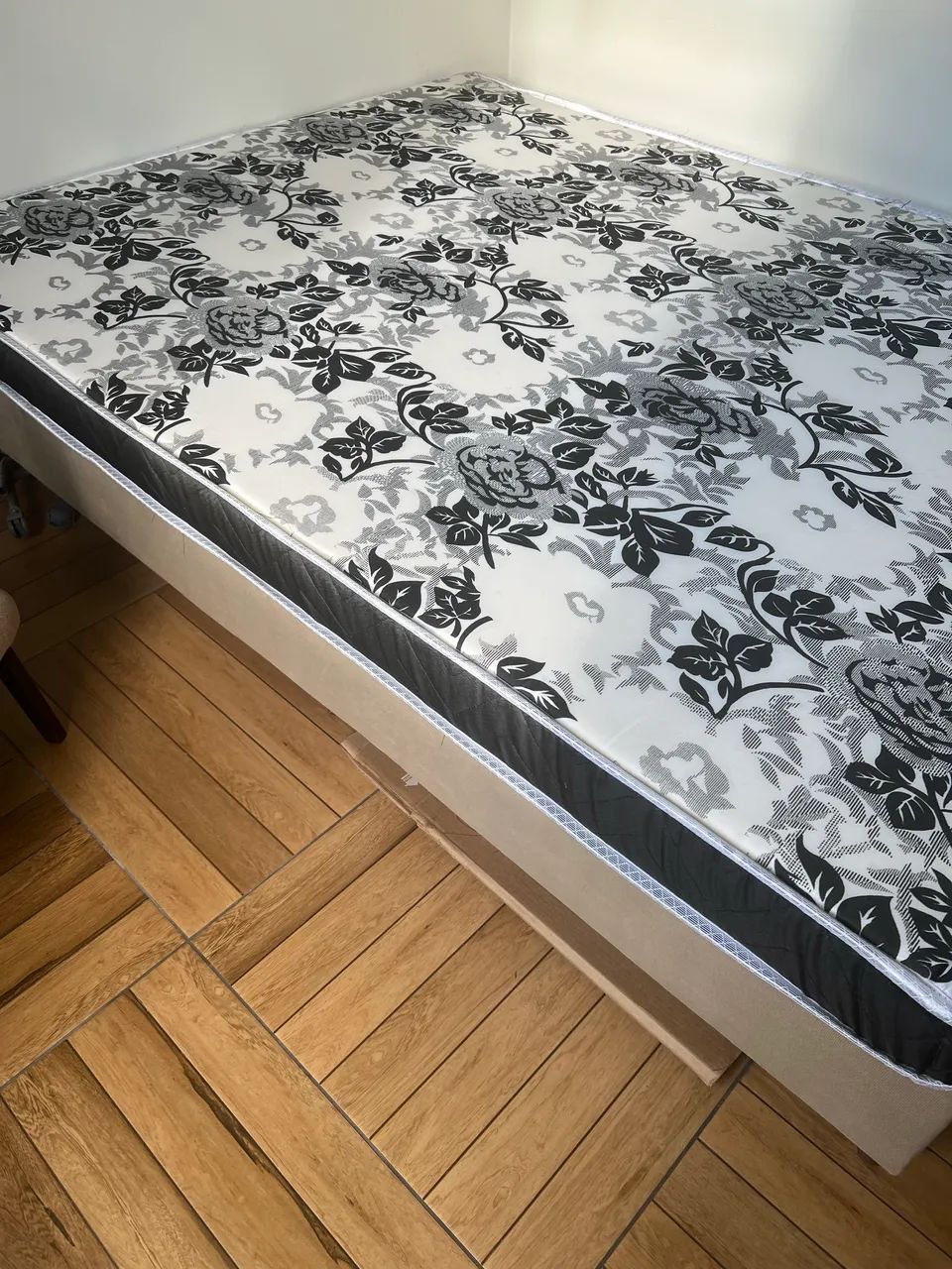 Baixou o preço Cama e colchão de casal semi novos - Foto 2