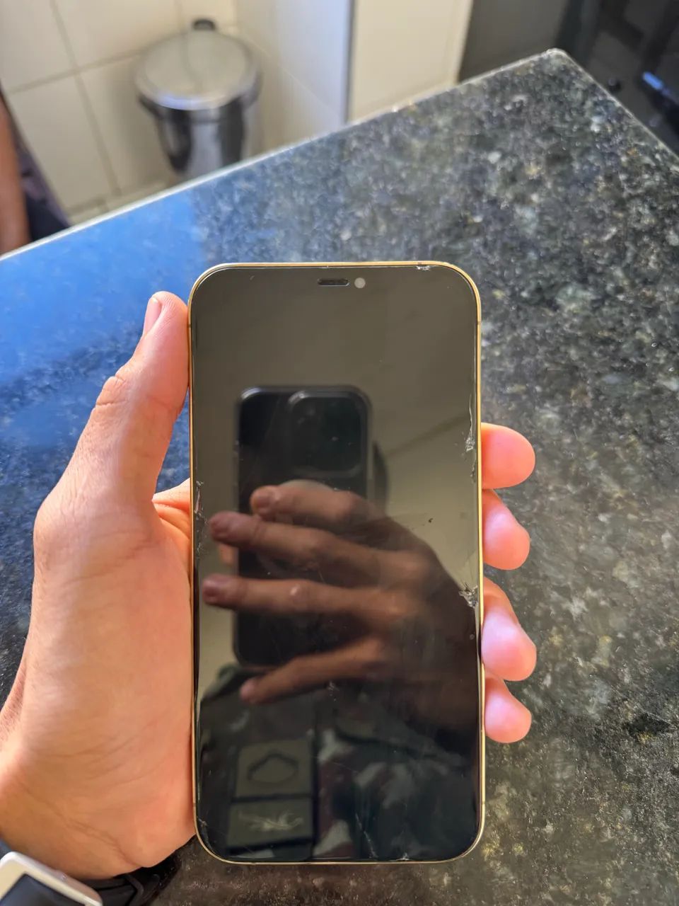 IPhone 12 Pro Max dourado - Foto 4