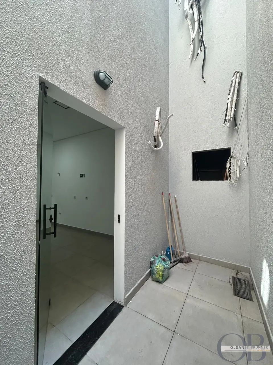 SALA COMERCIAL NO CENTRO DE UBATUBA - Foto 4