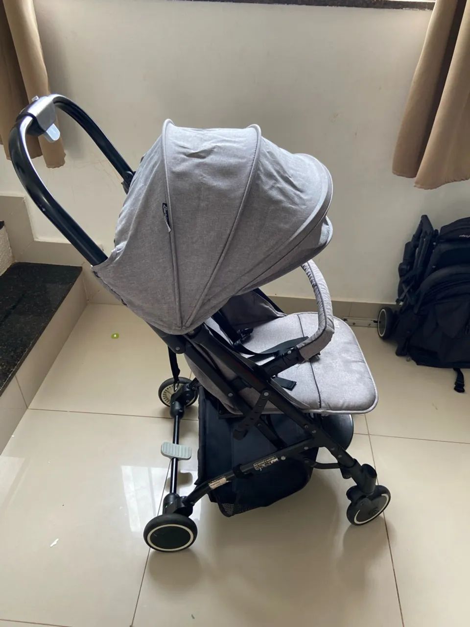 Carrinho de bebe compacto